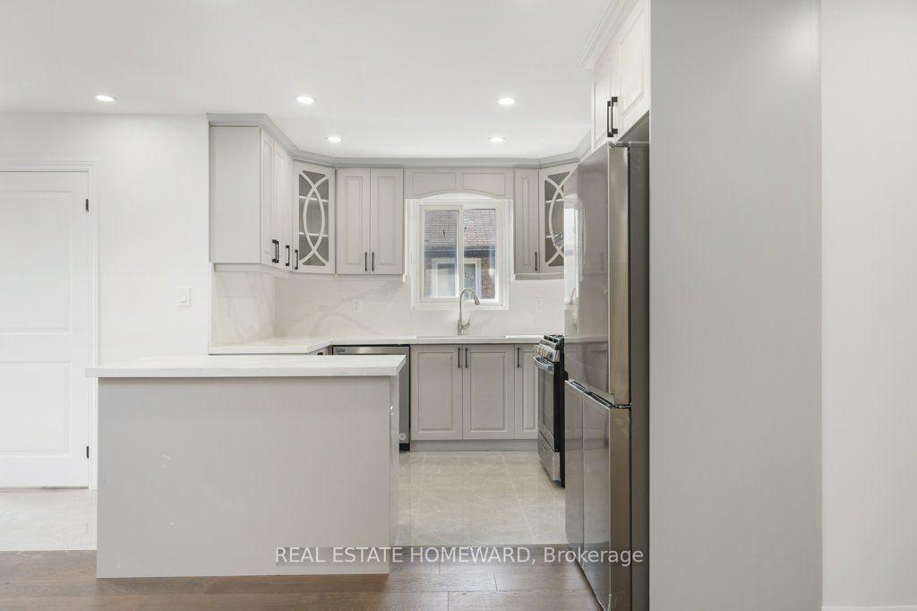 Photo 9 of Unit Main, 1917 Bonnymede Drive, Mississauga, Clarkson — HOMEH