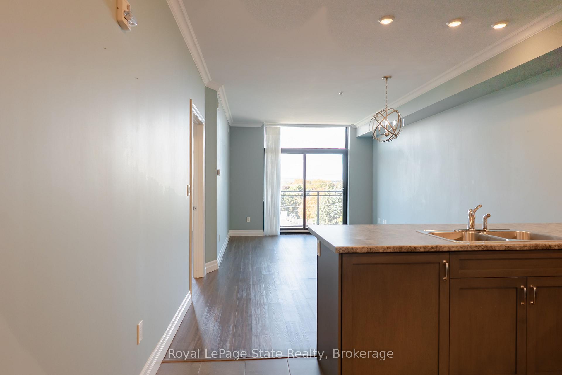 Photo 7 of Unit 507, 3290 New Street, Burlington, Roseland — HOMEH