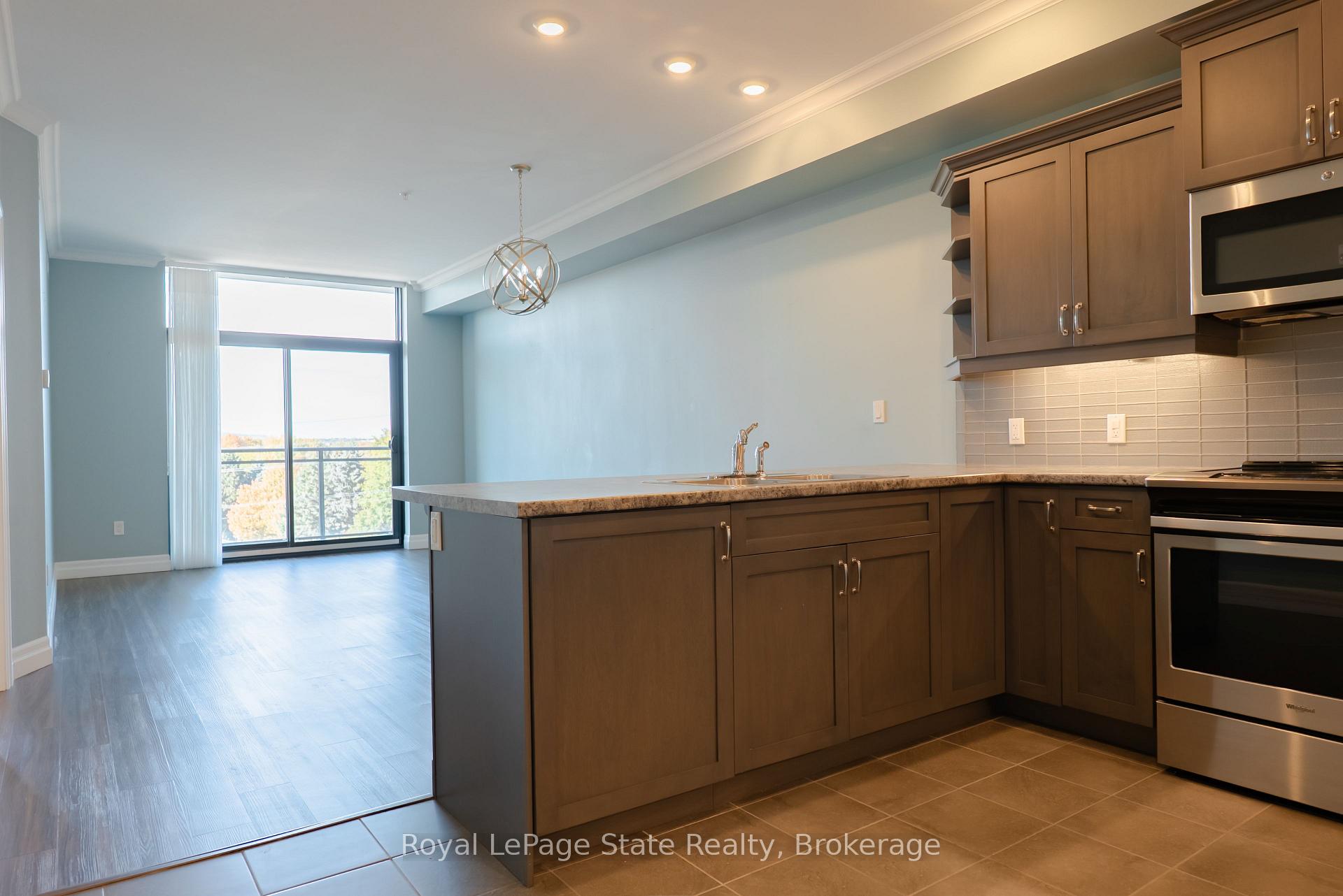 Photo 8 of Unit 507, 3290 New Street, Burlington, Roseland — HOMEH