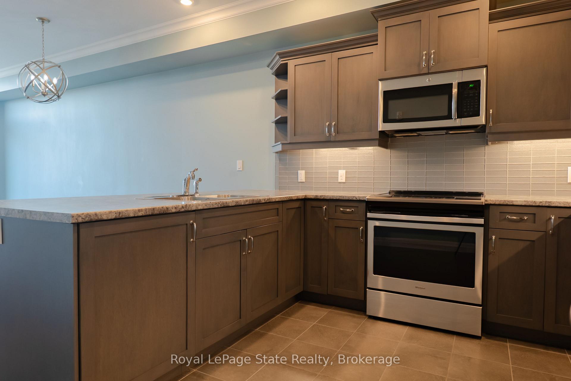 Photo 9 of Unit 507, 3290 New Street, Burlington, Roseland — HOMEH
