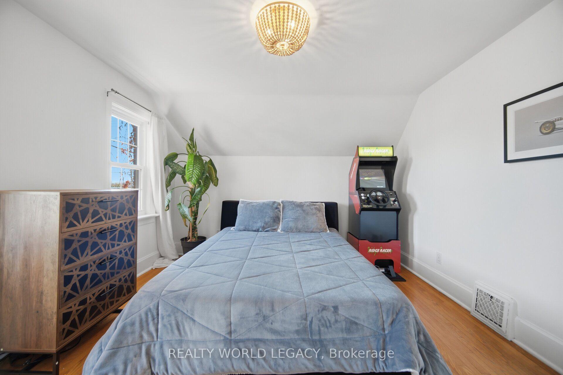 Photo 21 of 11 Rock Avenue, Kitchener, KW Hospital — HOMEH