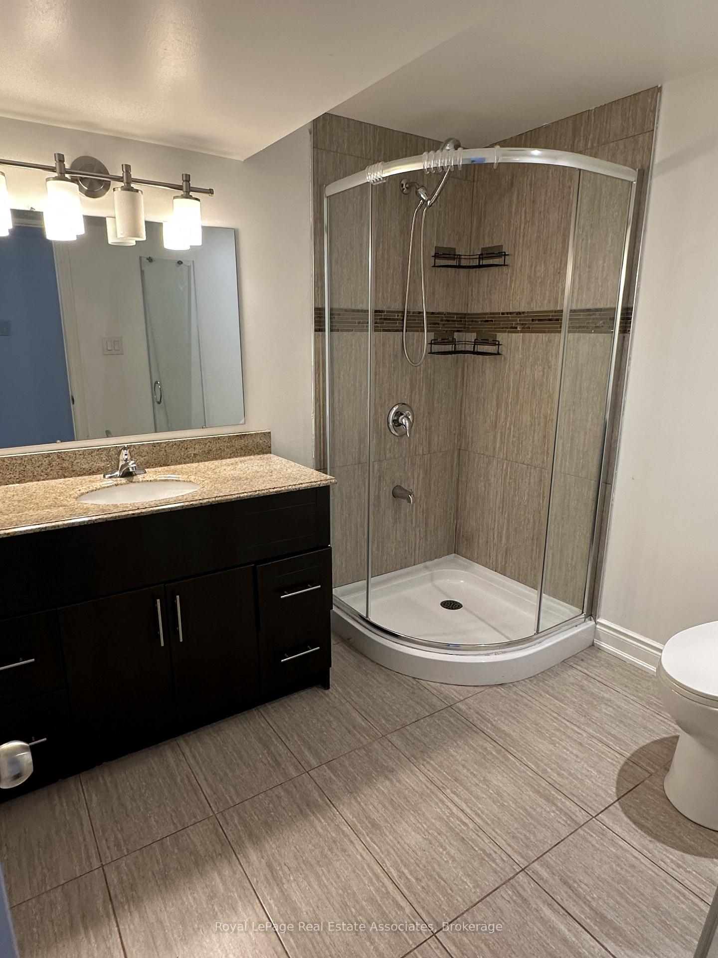 Photo 11 of 1590 Coram Crescent, Mississauga, Dixie — HOMEH