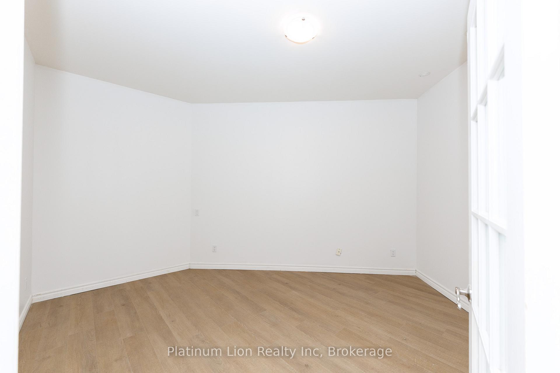 Photo 6 of Unit 910, 135 James Street S, Hamilton, Corktown — HOMEH