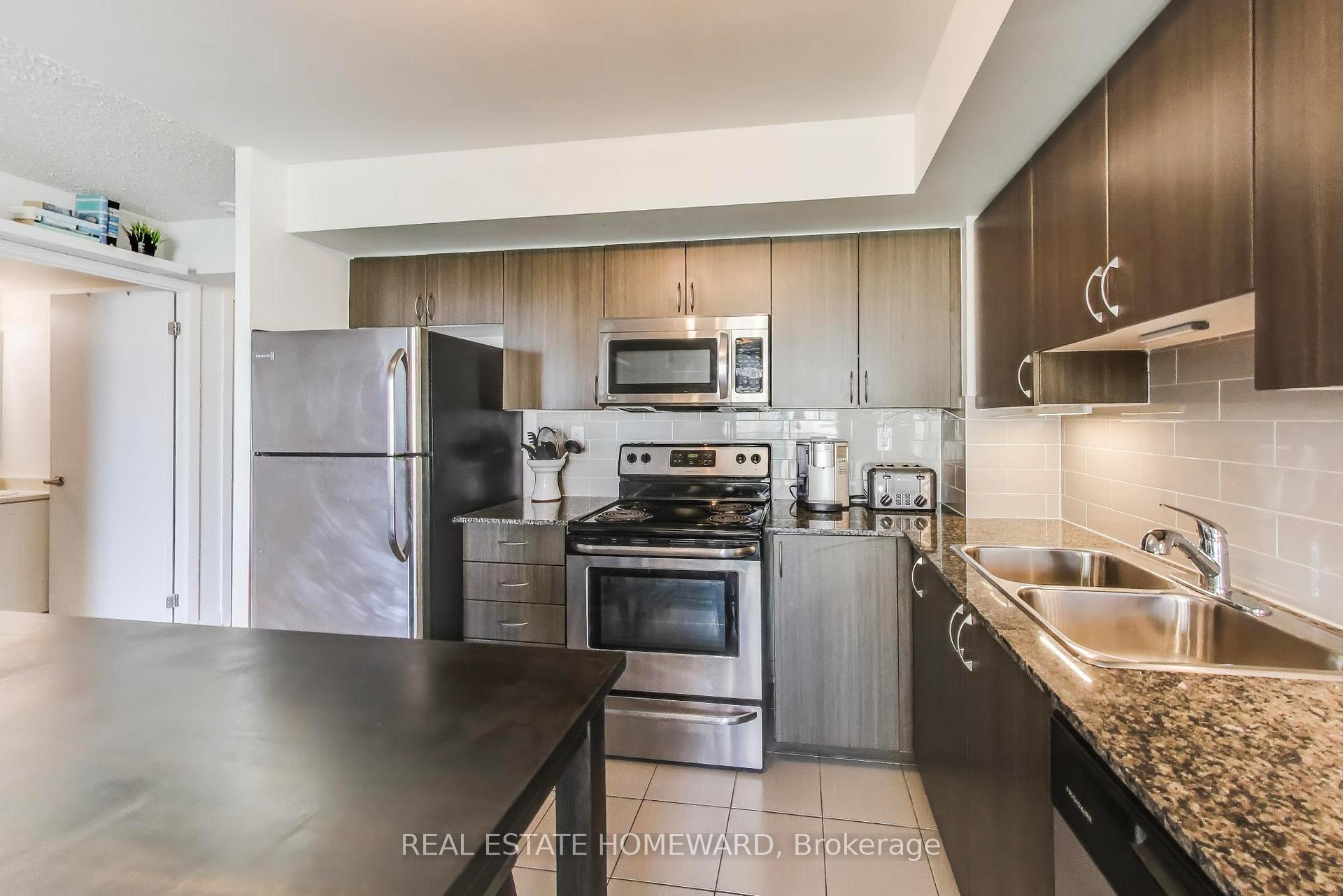 Photo 5 of Unit 406, 816 Lansdowne Avenue, Toronto, Dovercourt-Wallace Emerson-Junction — HOMEH
