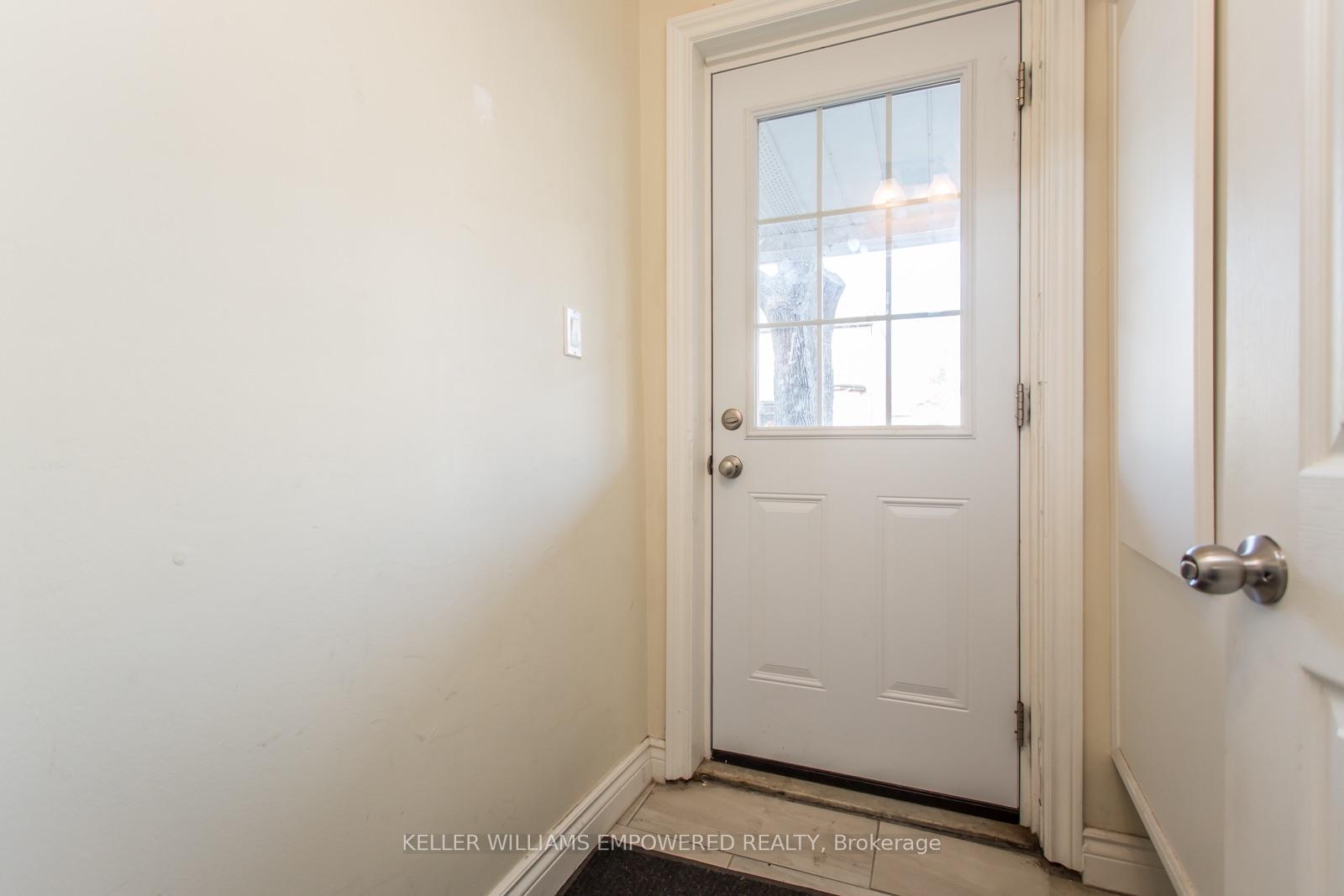 Photo 3 of Unit Unit 3, 157 Argyle Street, Toronto, Little Portugal — HOMEH