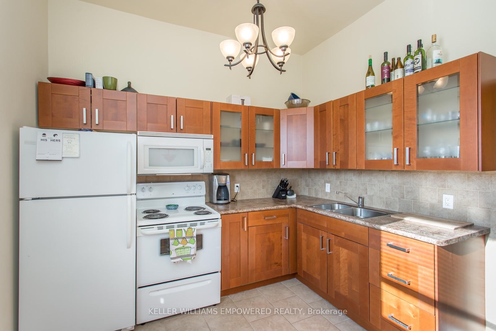Photo 5 of Unit Unit 3, 157 Argyle Street, Toronto, Little Portugal — HOMEH