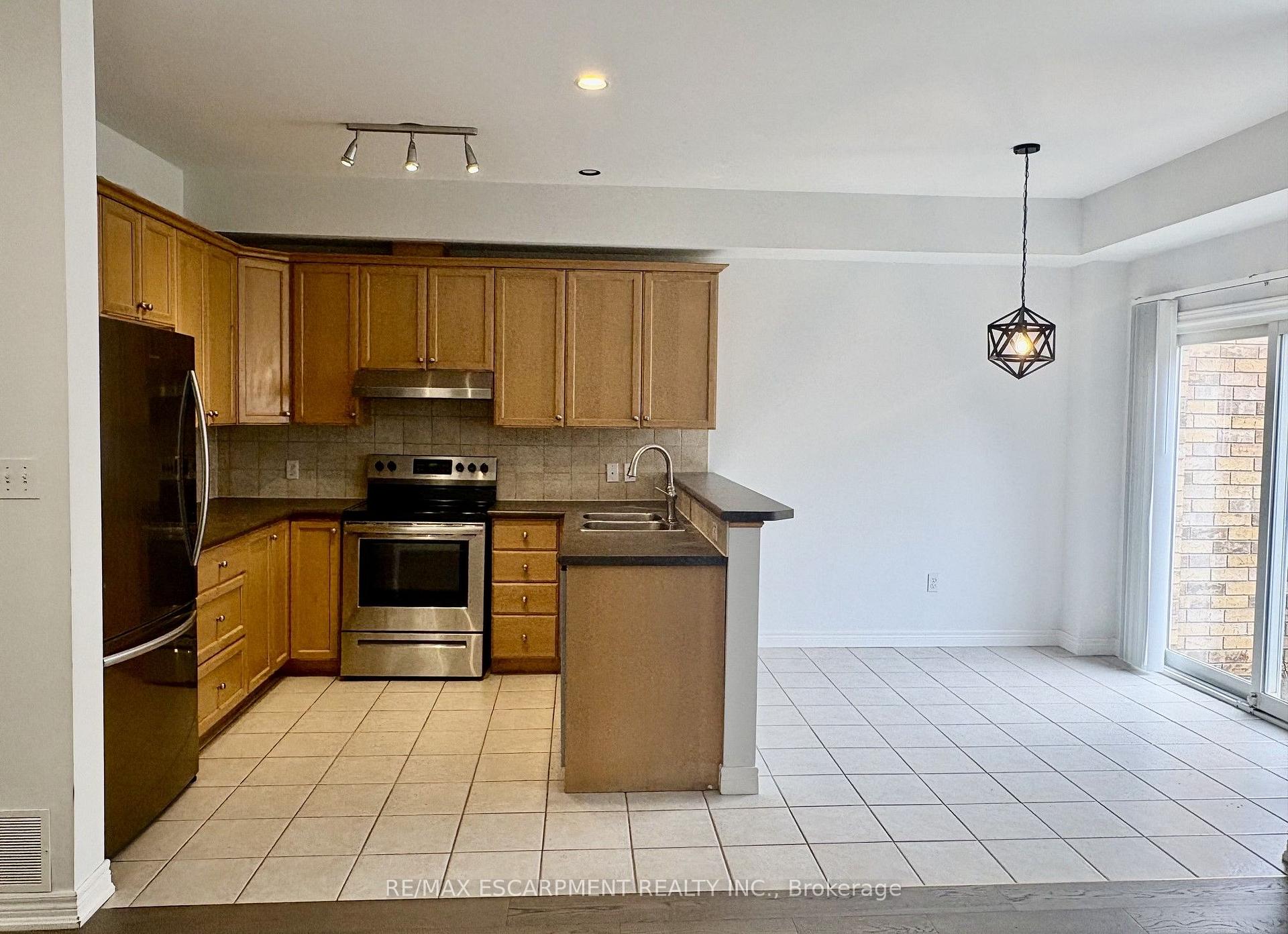 Photo 6 of 5325 Applegarth Drive, Burlington, Orchard — HOMEH