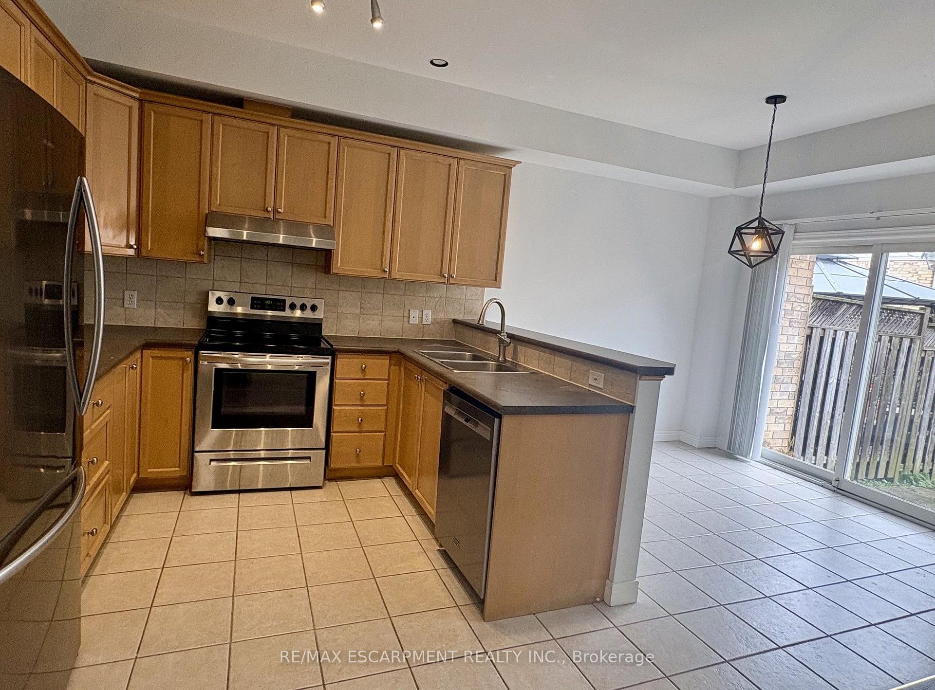 Photo 7 of 5325 Applegarth Drive, Burlington, Orchard — HOMEH