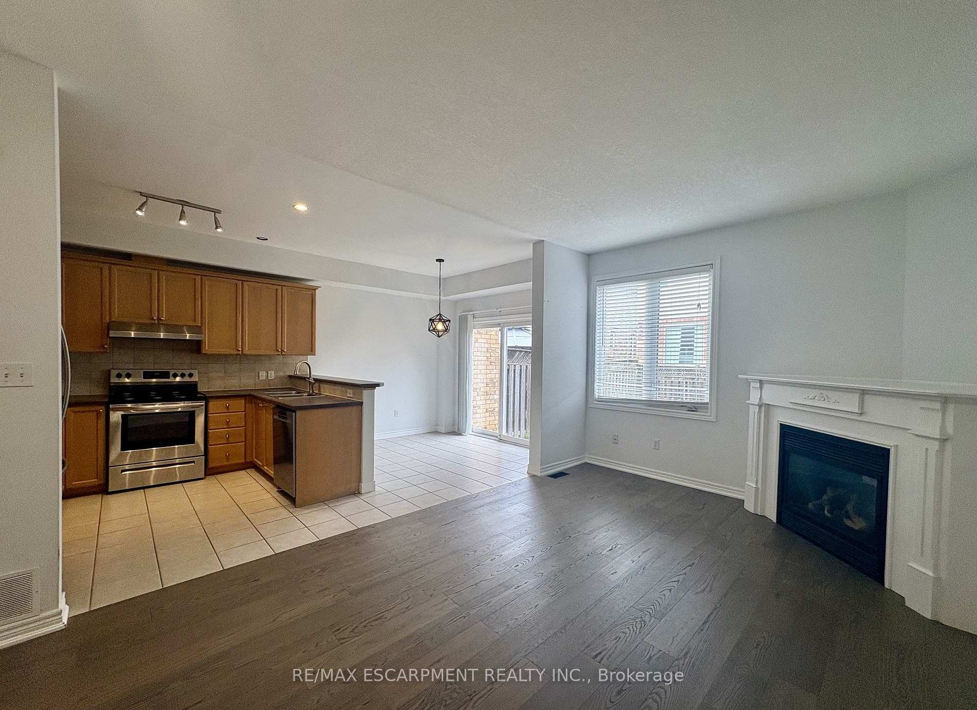 Photo 8 of 5325 Applegarth Drive, Burlington, Orchard — HOMEH