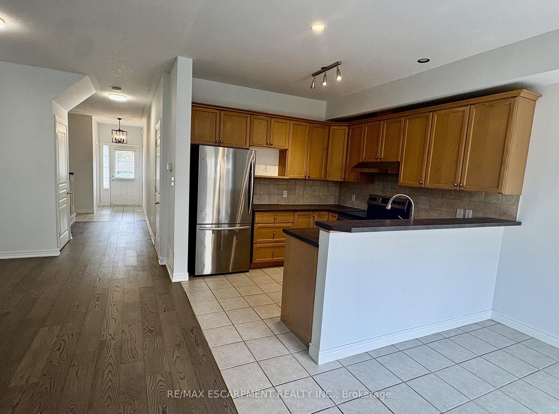 Photo 9 of 5325 Applegarth Drive, Burlington, Orchard — HOMEH