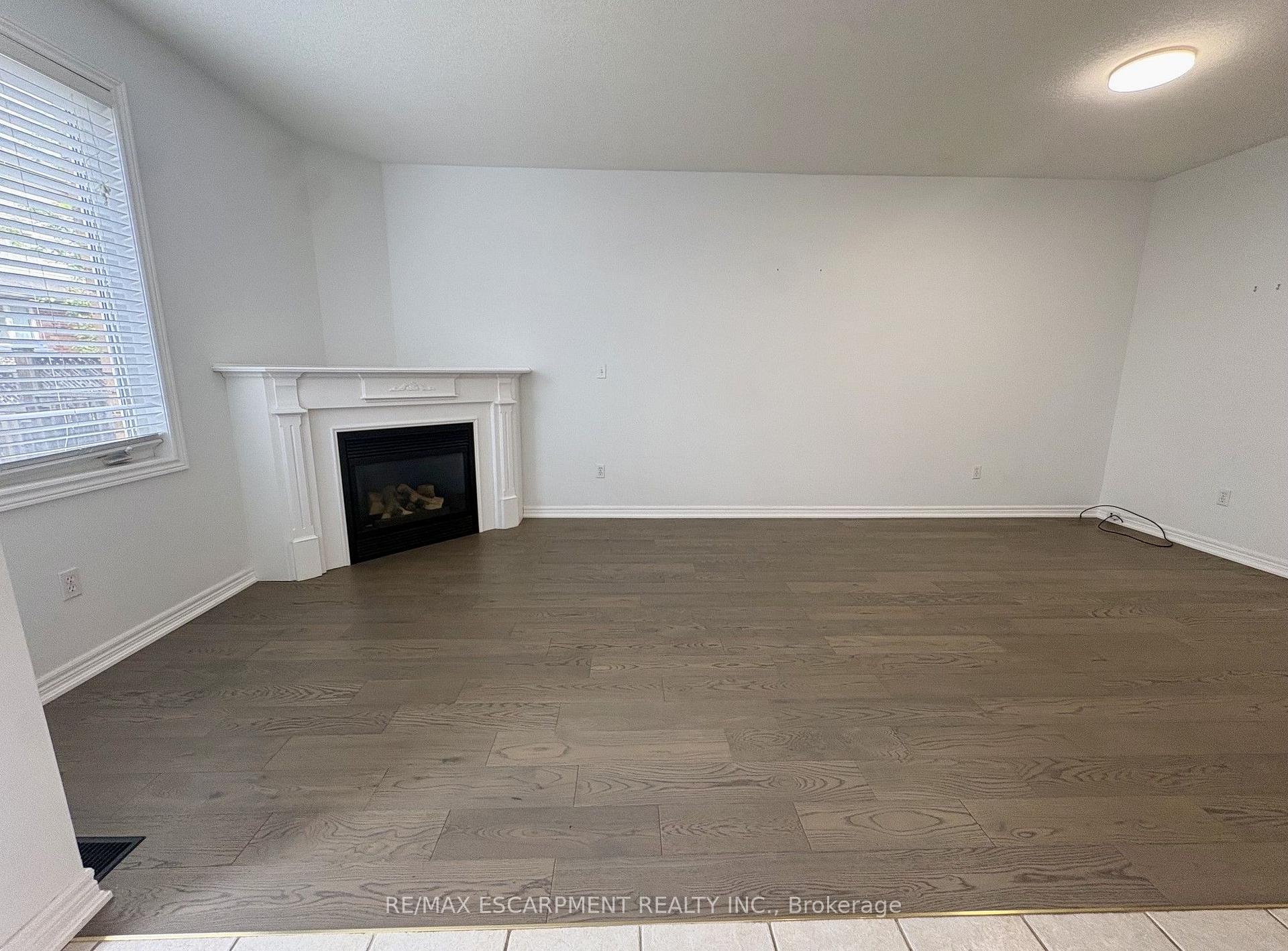 Photo 10 of 5325 Applegarth Drive, Burlington, Orchard — HOMEH