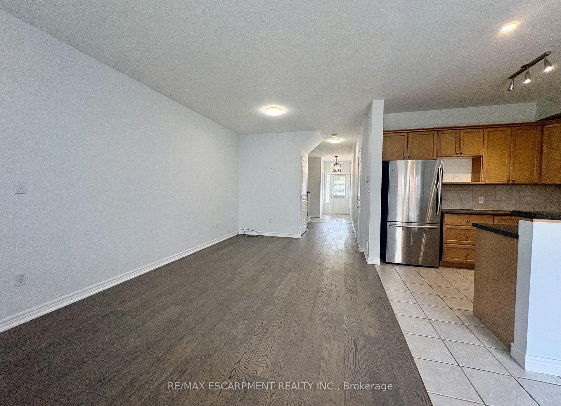Photo 11 of 5325 Applegarth Drive, Burlington, Orchard — HOMEH