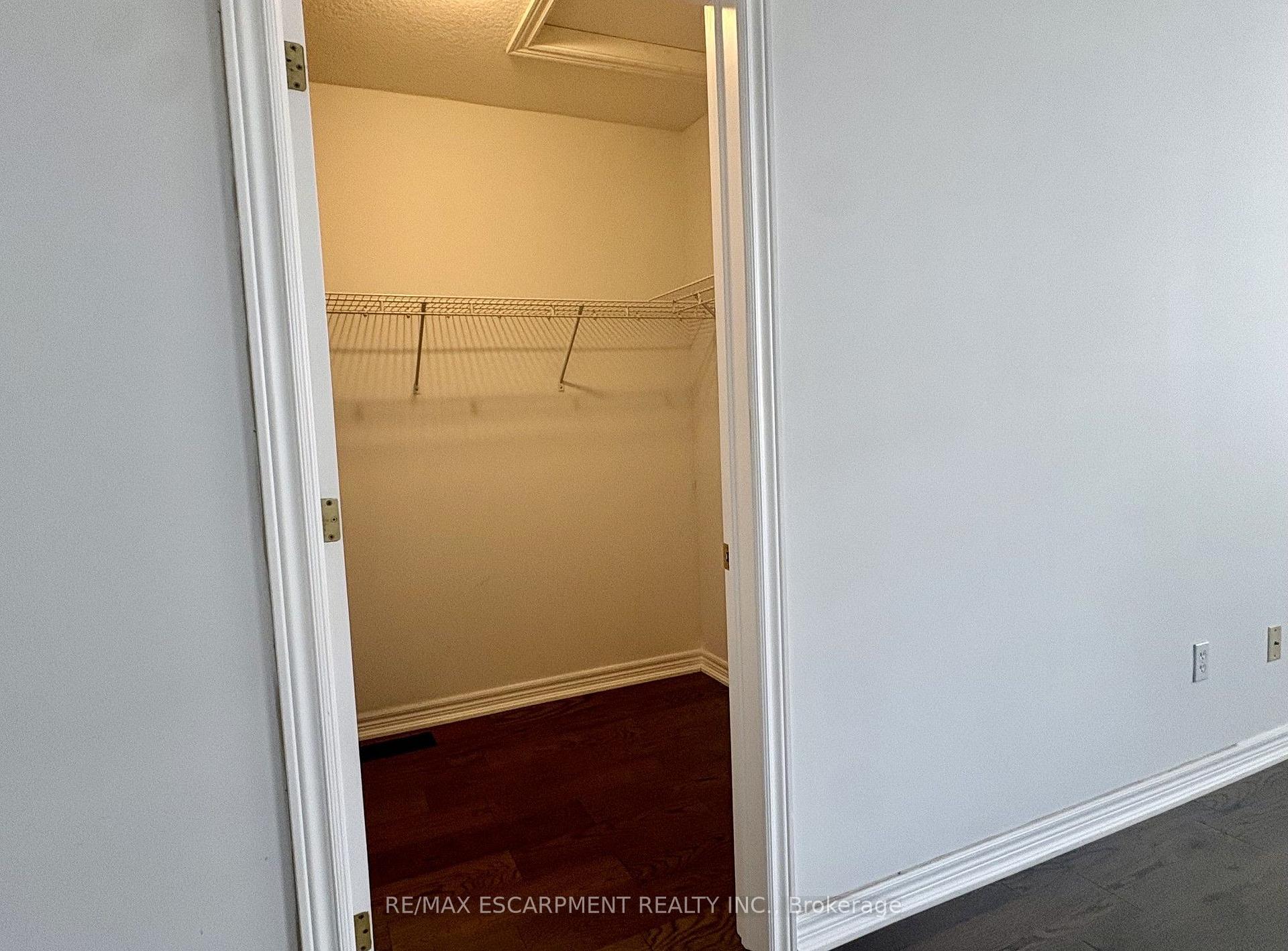 Photo 15 of 5325 Applegarth Drive, Burlington, Orchard — HOMEH