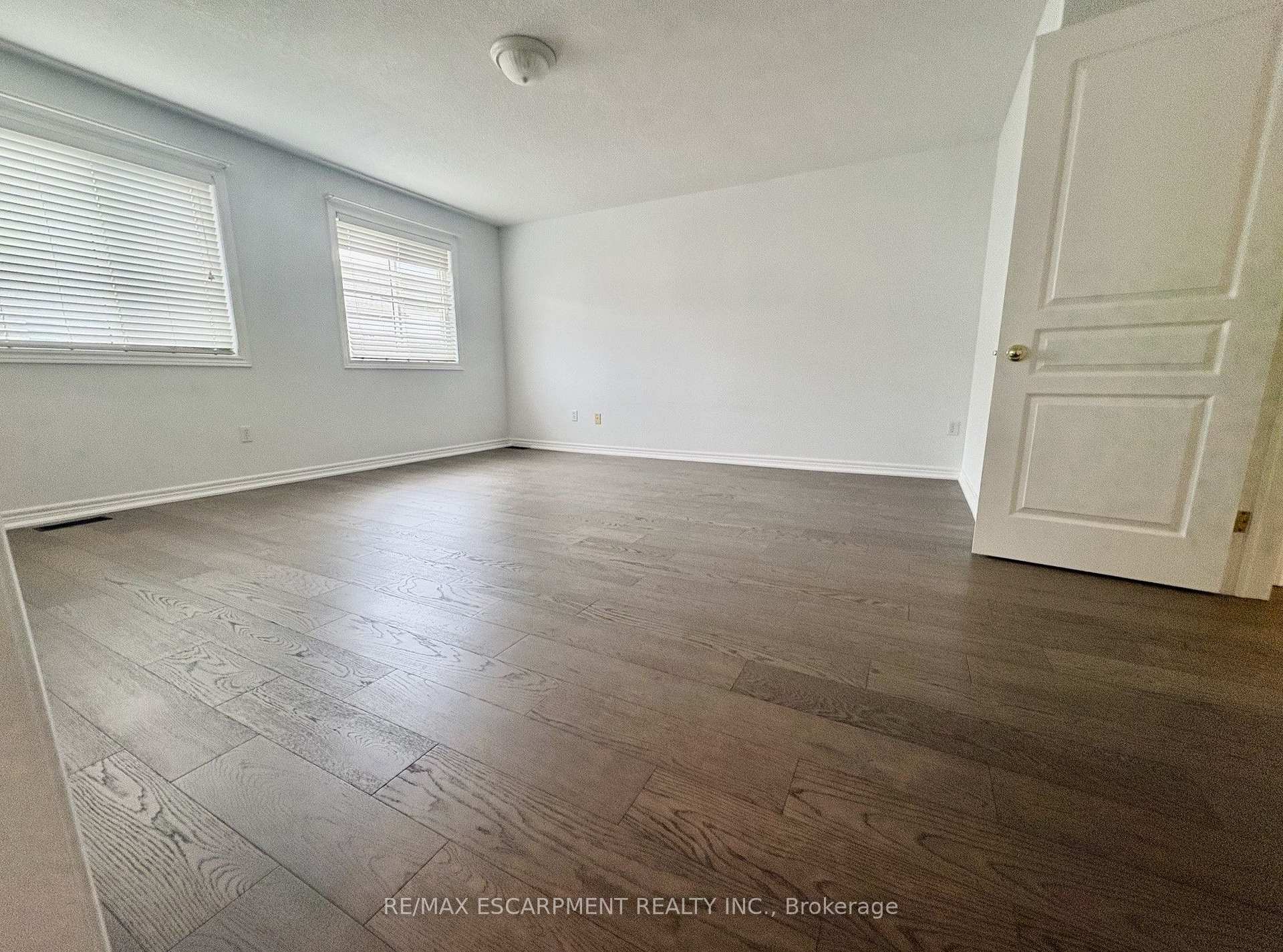 Photo 16 of 5325 Applegarth Drive, Burlington, Orchard — HOMEH