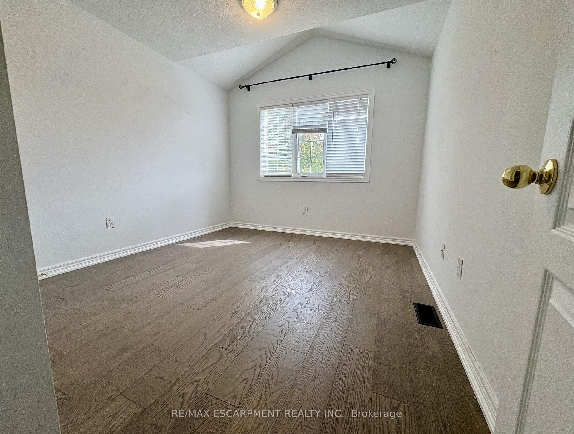 Photo 19 of 5325 Applegarth Drive, Burlington, Orchard — HOMEH