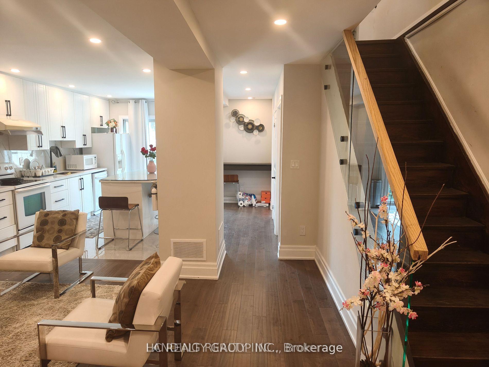 Photo 5 of 118 Courcelette Road, Scarborough, Birchcliffe-Cliffside — HOMEH