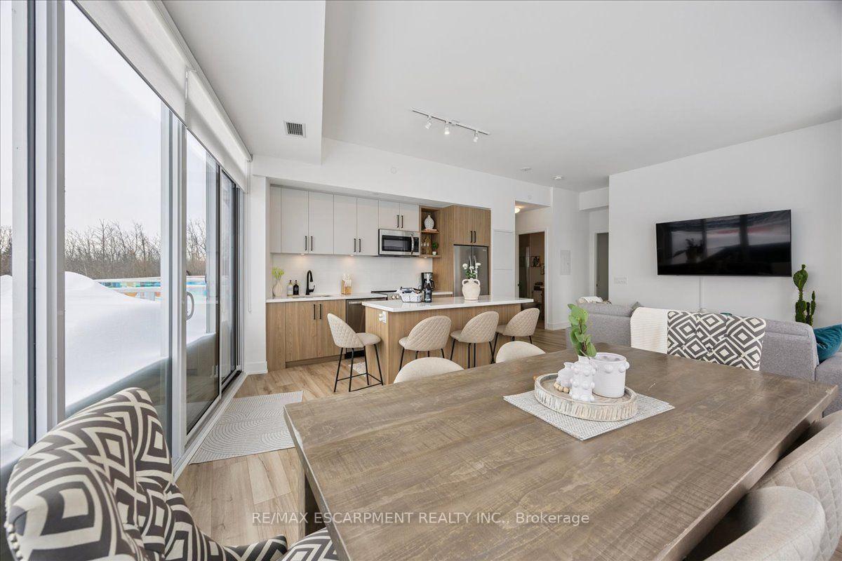 Photo 11 of Unit 609, 333 Sunseeker Avenue, Innisfil, Rural Innisfil — HOMEH
