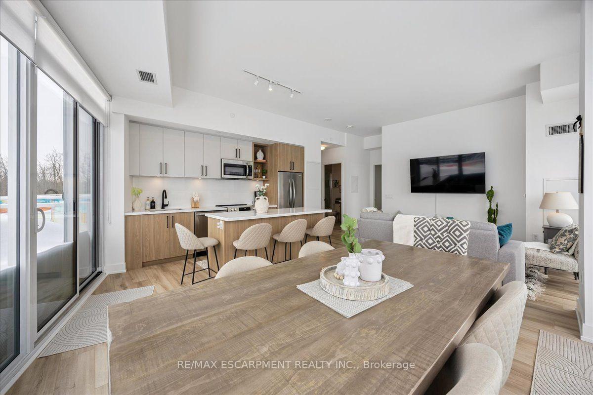 Photo 12 of Unit 609, 333 Sunseeker Avenue, Innisfil, Rural Innisfil — HOMEH