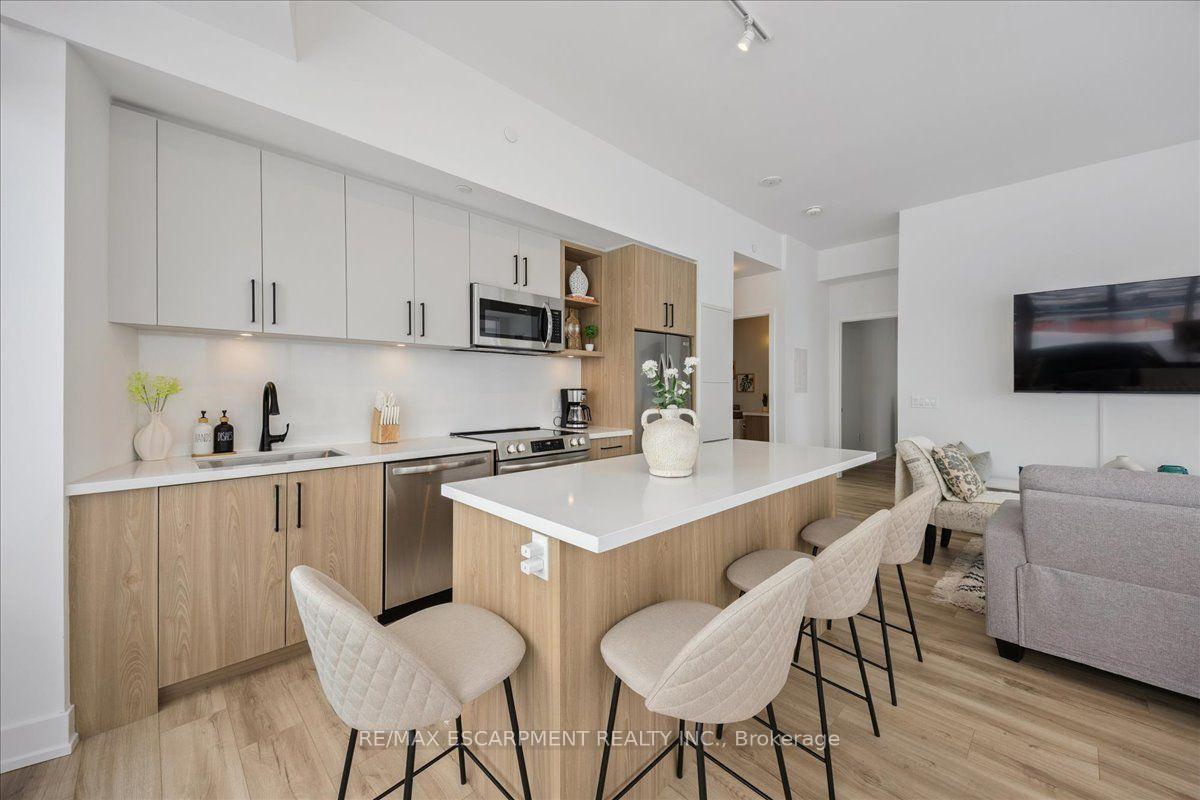 Photo 19 of Unit 609, 333 Sunseeker Avenue, Innisfil, Rural Innisfil — HOMEH