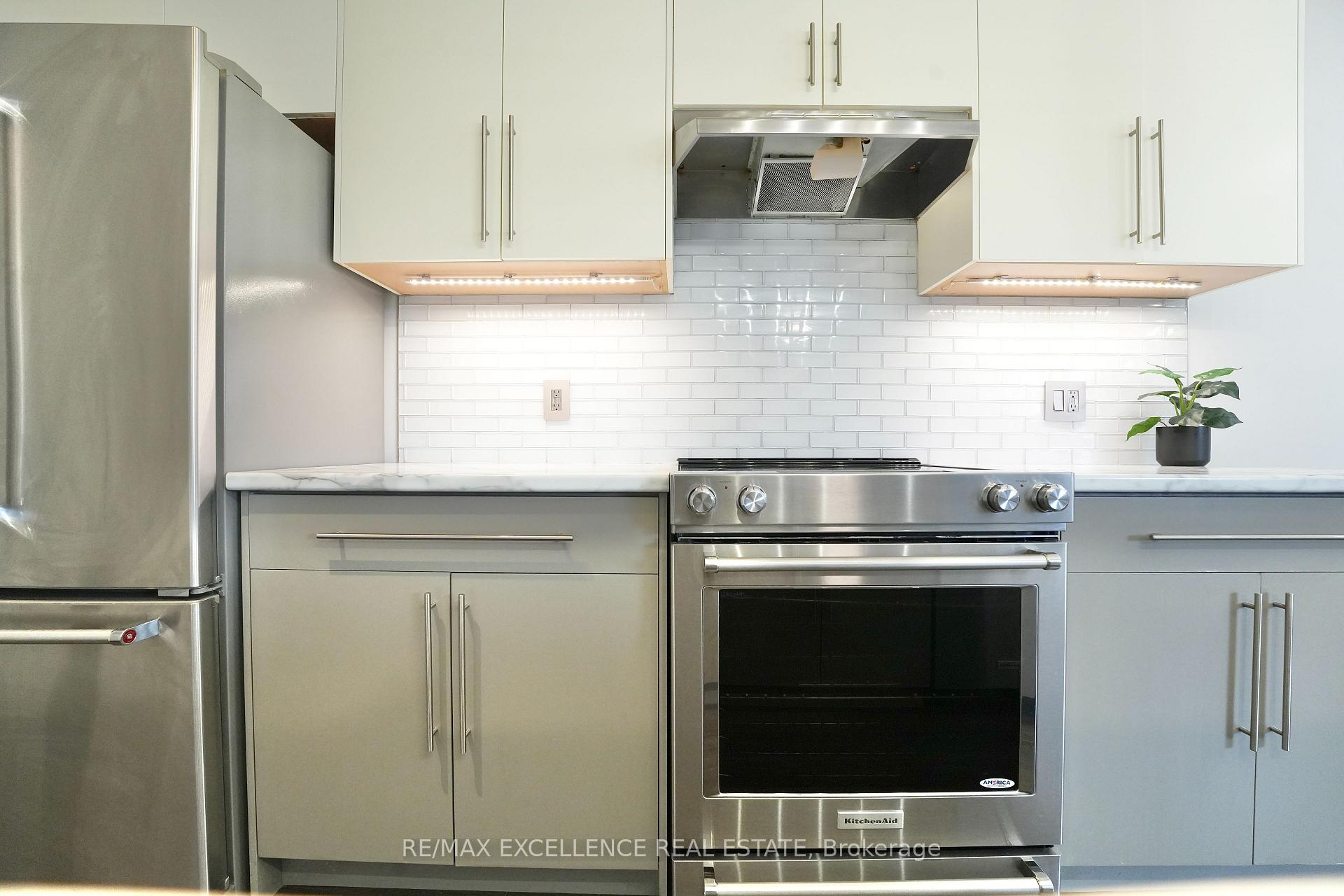 Photo 8 of 1954 Foxridge Crescent, London, North S — HOMEH