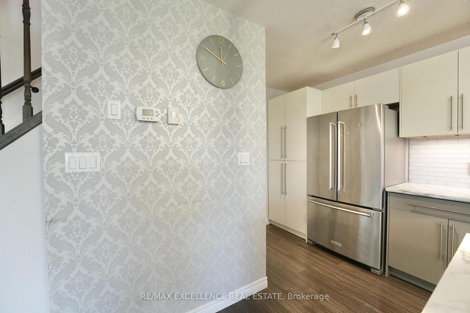 Photo 12 of 1954 Foxridge Crescent, London, North S — HOMEH