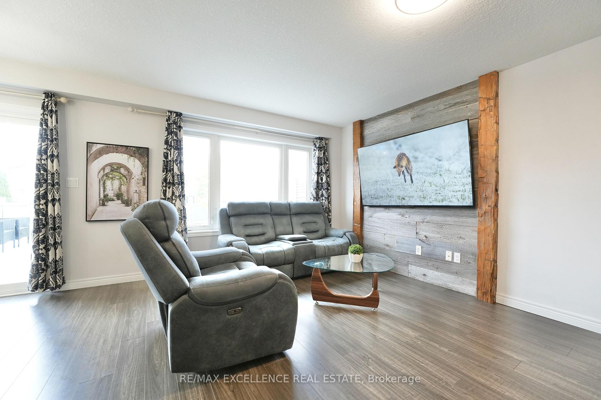 Photo 15 of 1954 Foxridge Crescent, London, North S — HOMEH
