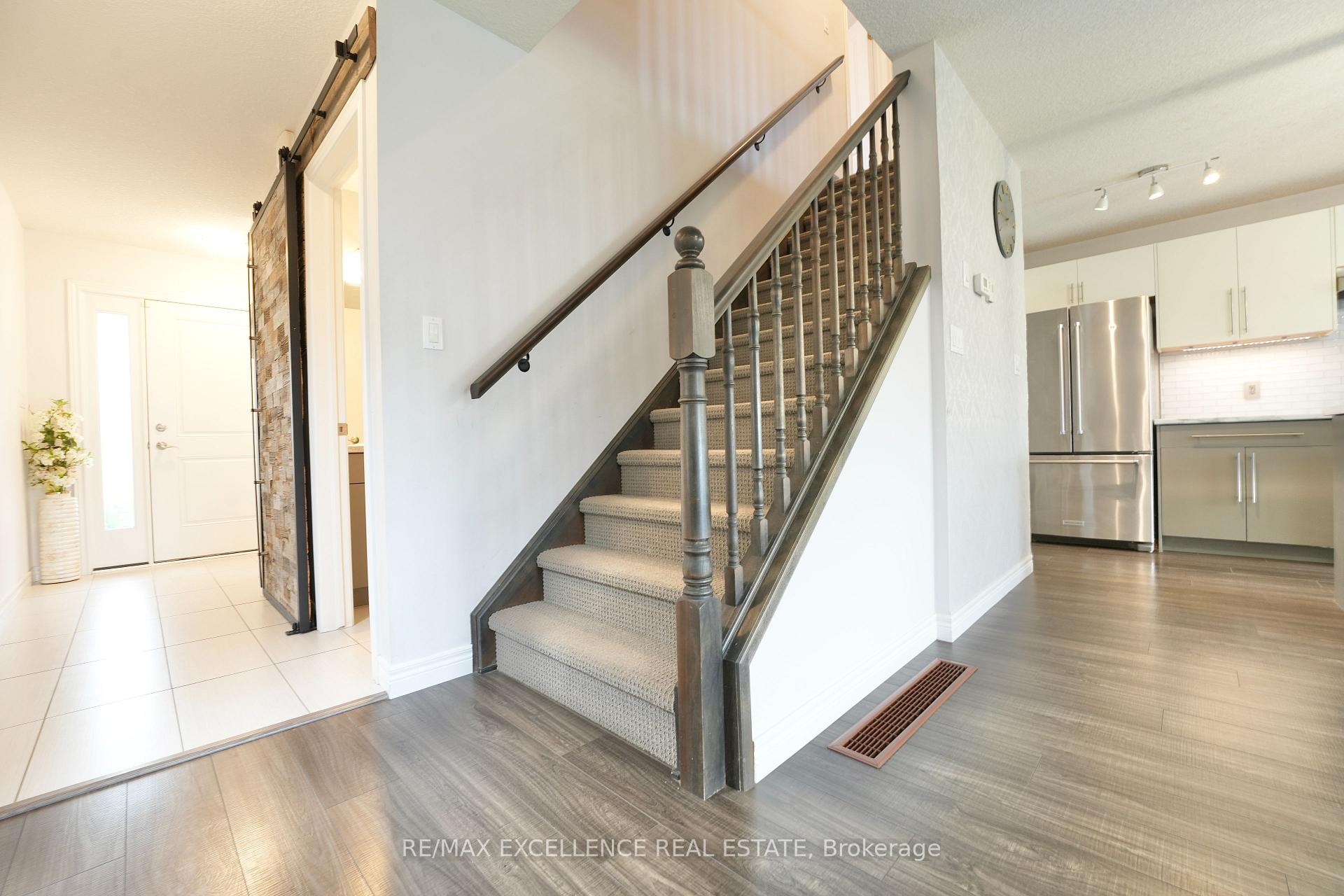 Photo 18 of 1954 Foxridge Crescent, London, North S — HOMEH