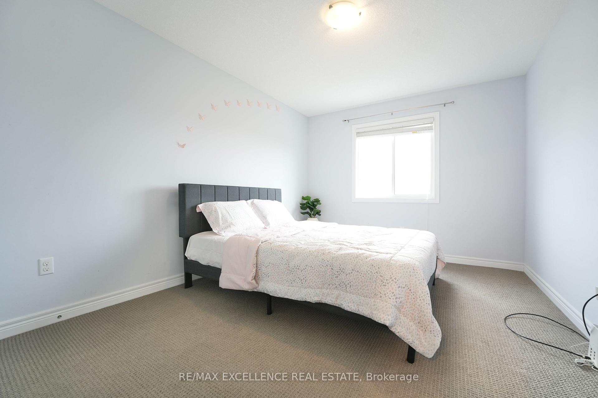 Photo 23 of 1954 Foxridge Crescent, London, North S — HOMEH