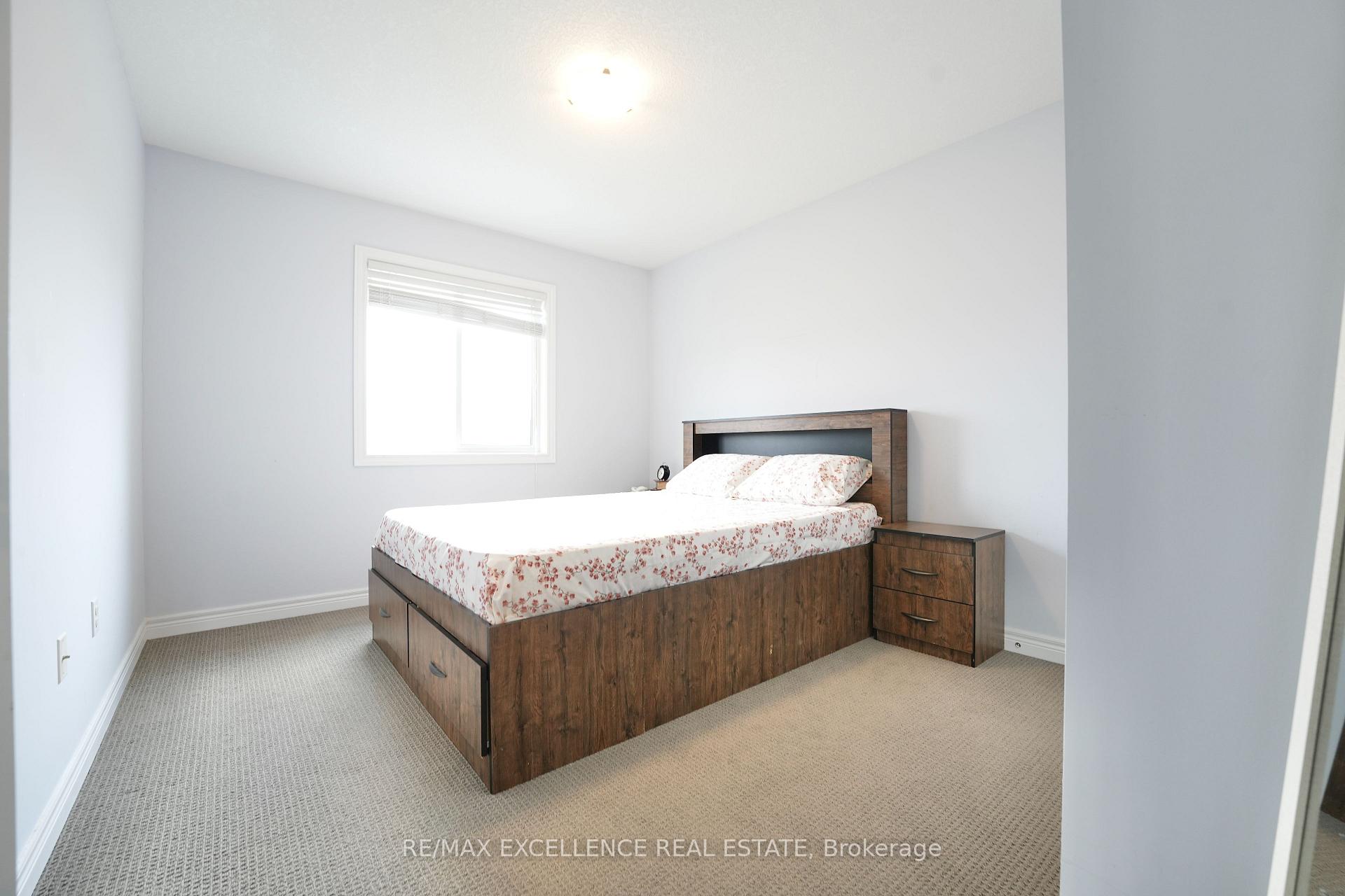 Photo 25 of 1954 Foxridge Crescent, London, North S — HOMEH