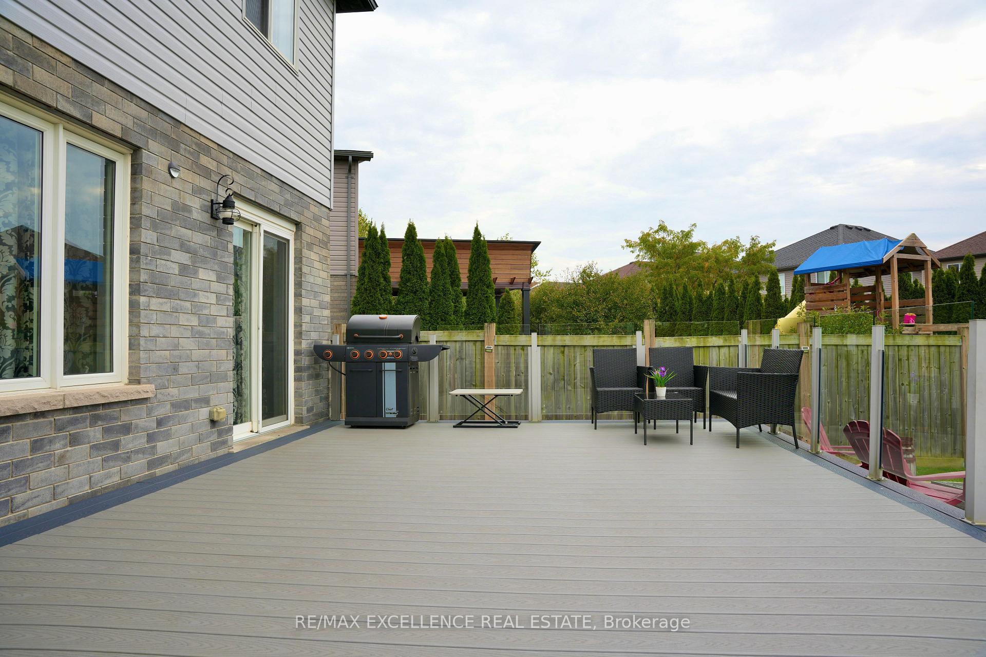 Photo 29 of 1954 Foxridge Crescent, London, North S — HOMEH