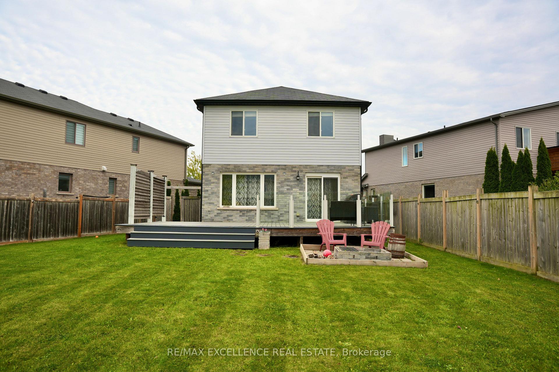 Photo 34 of 1954 Foxridge Crescent, London, North S — HOMEH