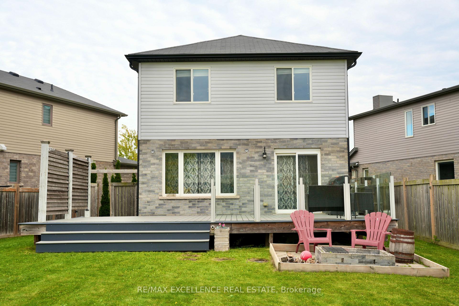 Photo 35 of 1954 Foxridge Crescent, London, North S — HOMEH
