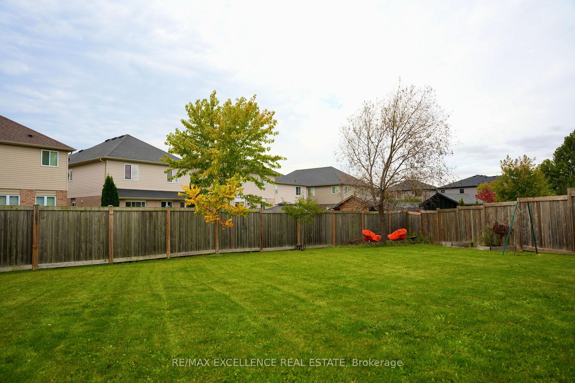 Photo 36 of 1954 Foxridge Crescent, London, North S — HOMEH