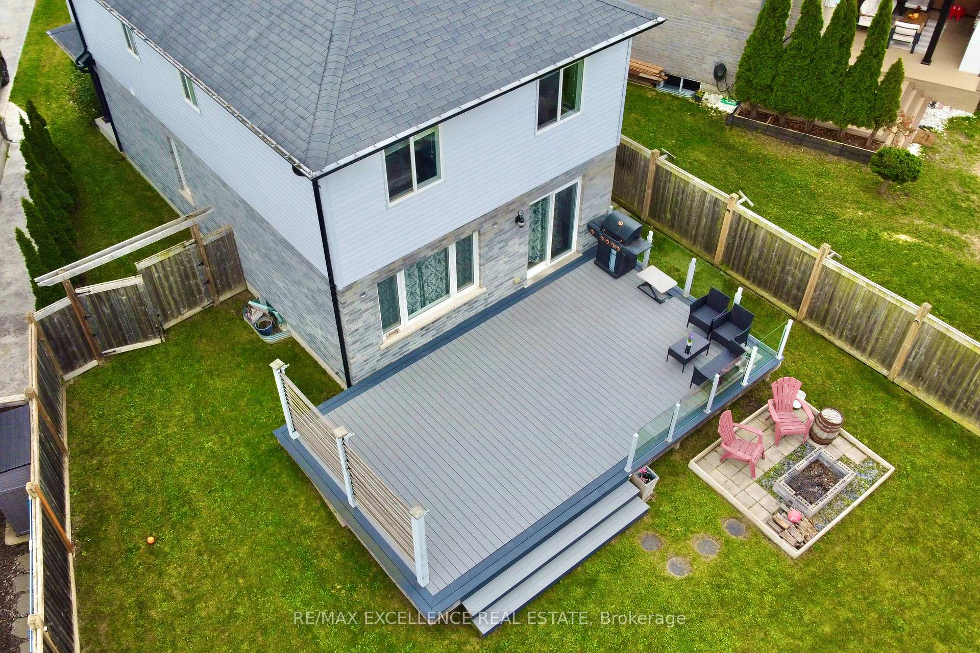 Photo 37 of 1954 Foxridge Crescent, London, North S — HOMEH