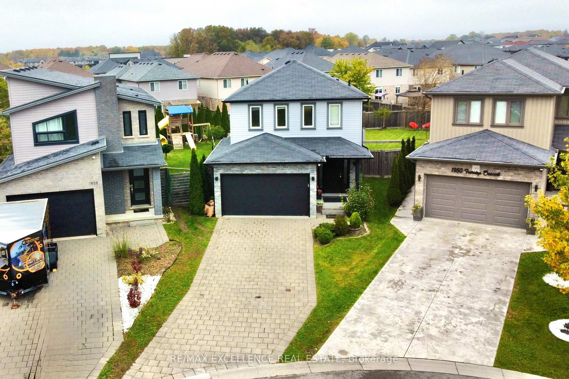 Photo 42 of 1954 Foxridge Crescent, London, North S — HOMEH