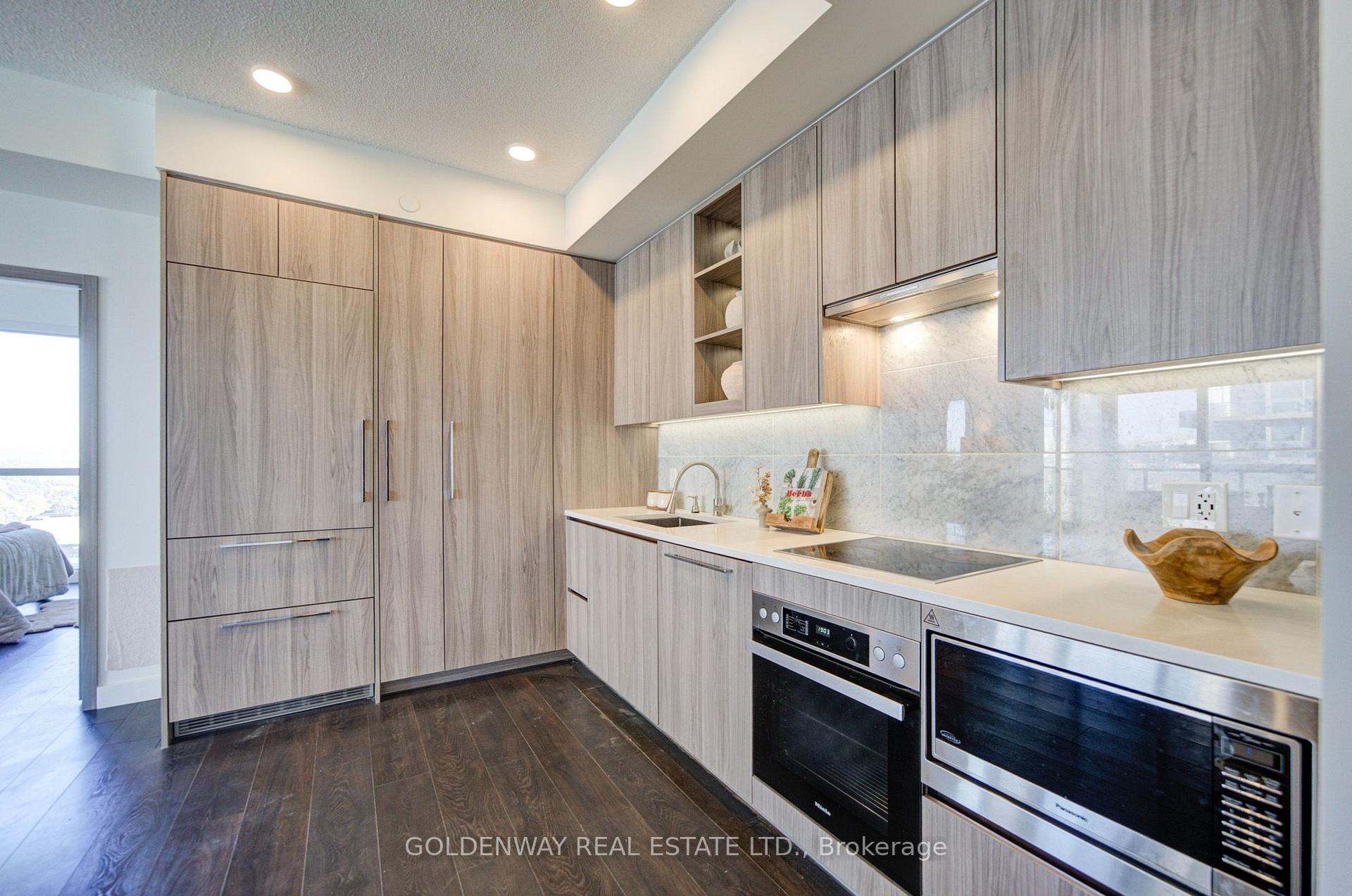 Photo 7 of Unit 2109, 85 McMahon Drive, North York, Bayview Village — HOMEH