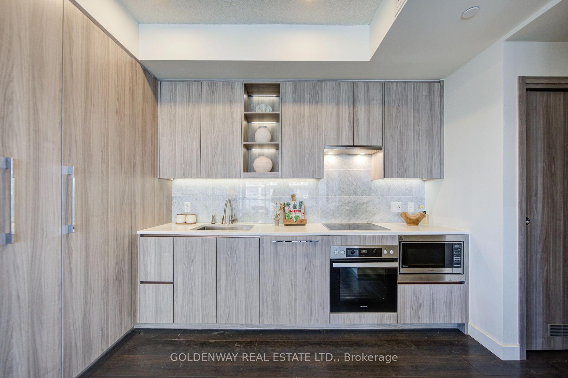 Photo 10 of Unit 2109, 85 McMahon Drive, North York, Bayview Village — HOMEH