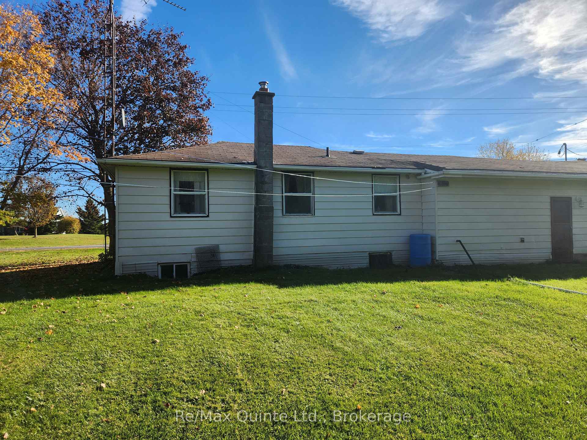 Photo 3 of 182 Smokes Point Road, Prince Edward County, Ameliasburgh — HOMEH