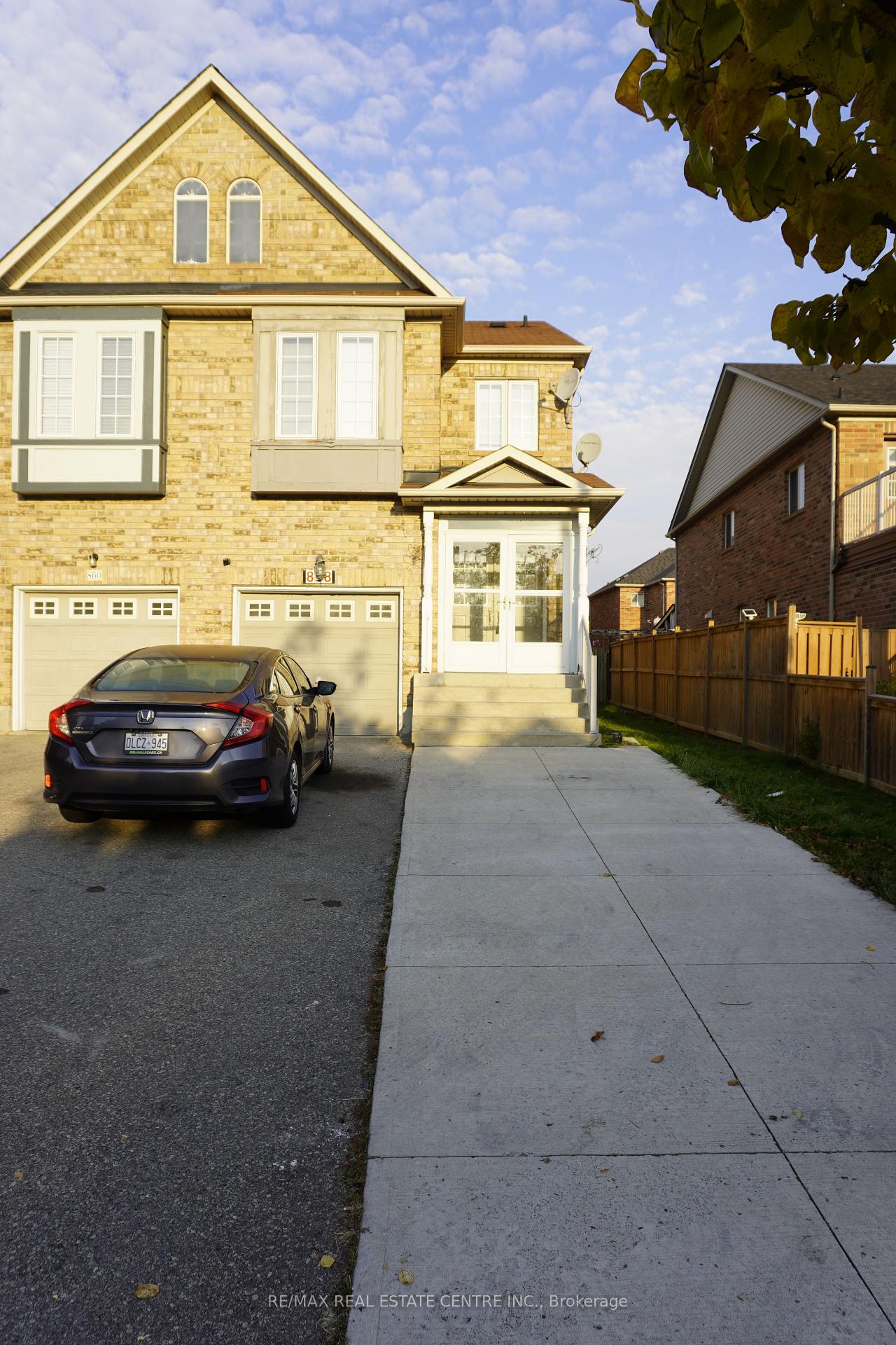 Photo 2 of 858 Bethany Crescent, Mississauga, East Credit — HOMEH