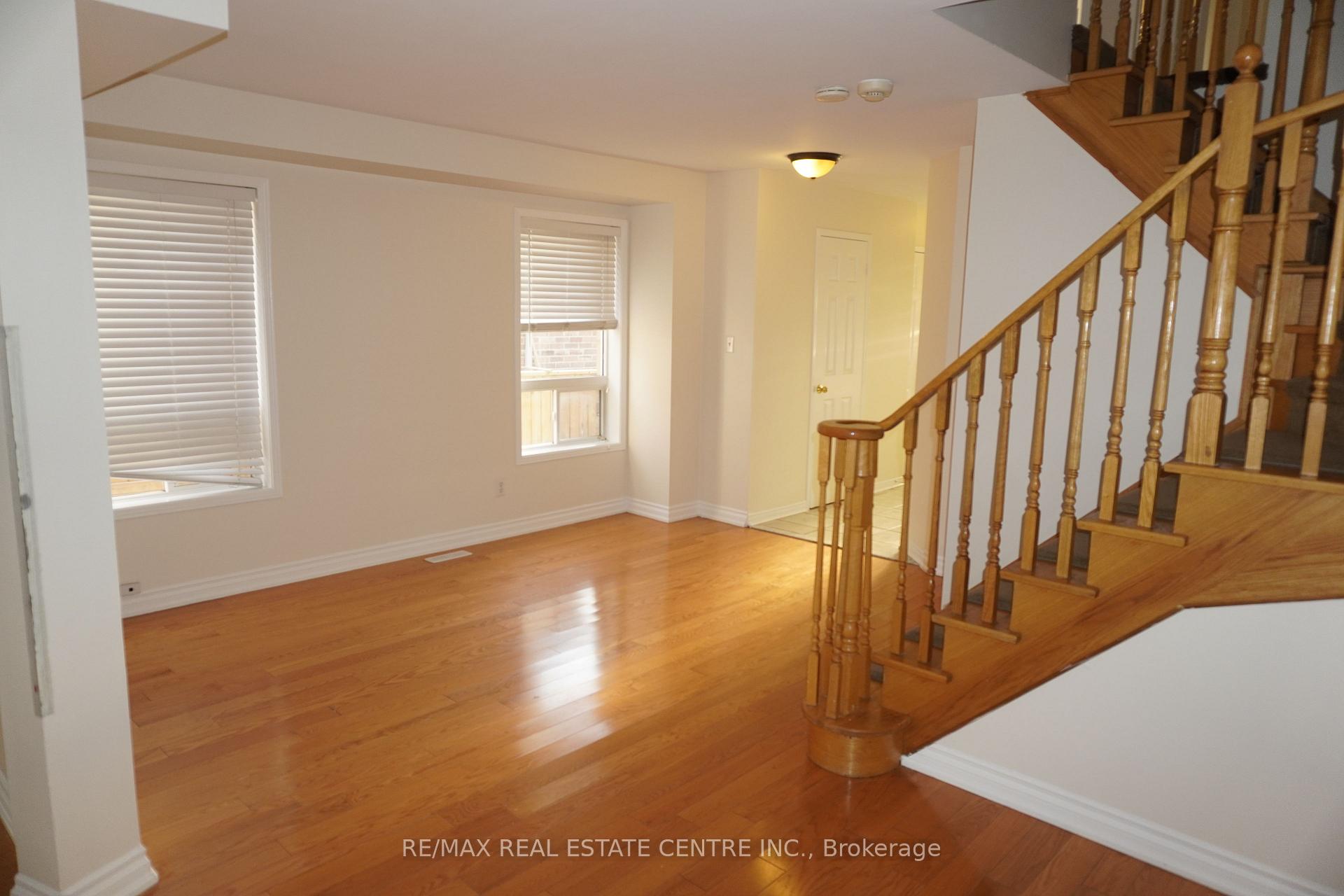 Photo 7 of 858 Bethany Crescent, Mississauga, East Credit — HOMEH