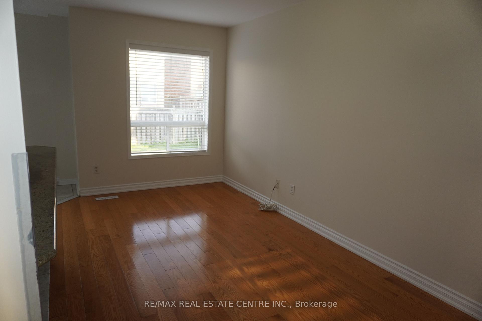Photo 8 of 858 Bethany Crescent, Mississauga, East Credit — HOMEH