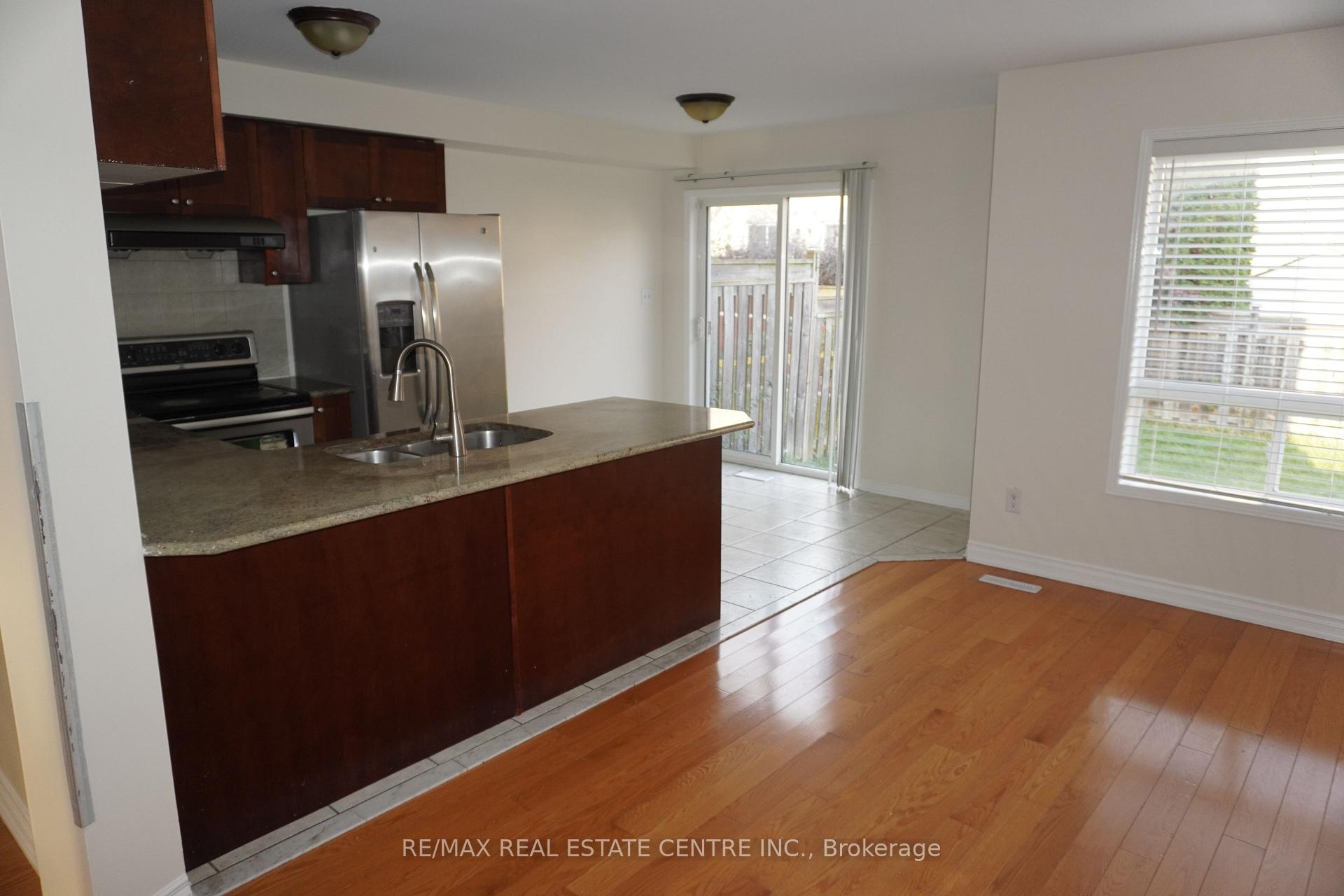 Photo 9 of 858 Bethany Crescent, Mississauga, East Credit — HOMEH