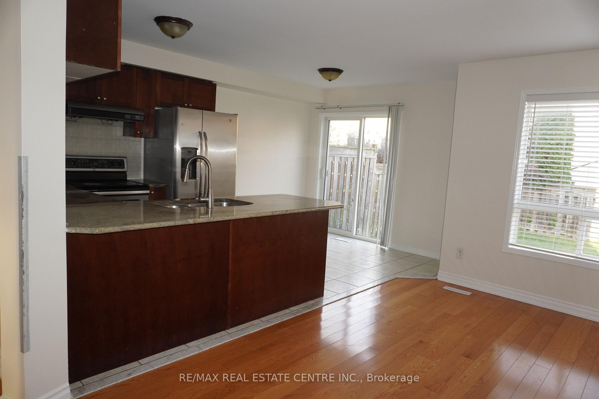 Photo 10 of 858 Bethany Crescent, Mississauga, East Credit — HOMEH