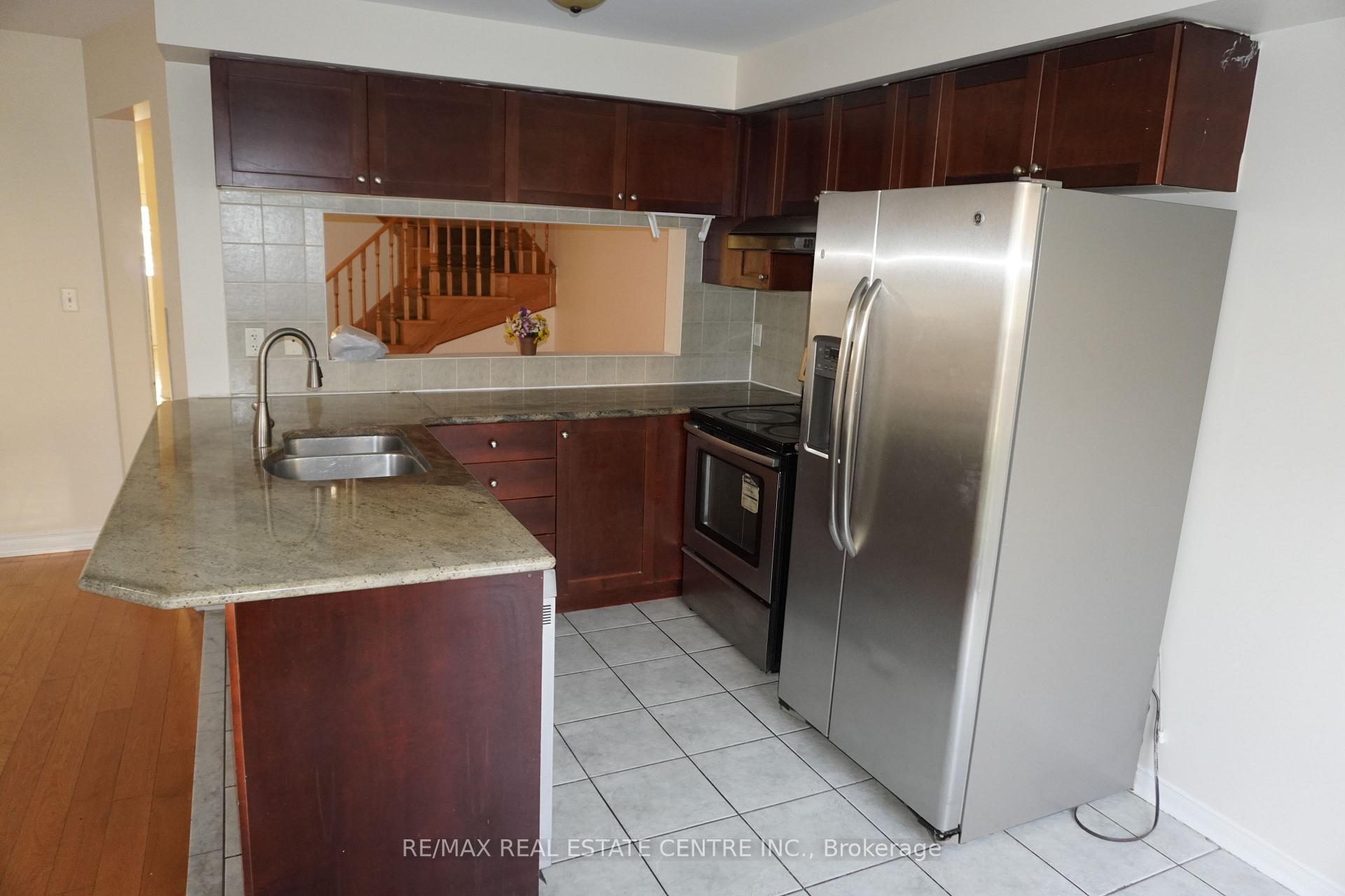 Photo 11 of 858 Bethany Crescent, Mississauga, East Credit — HOMEH