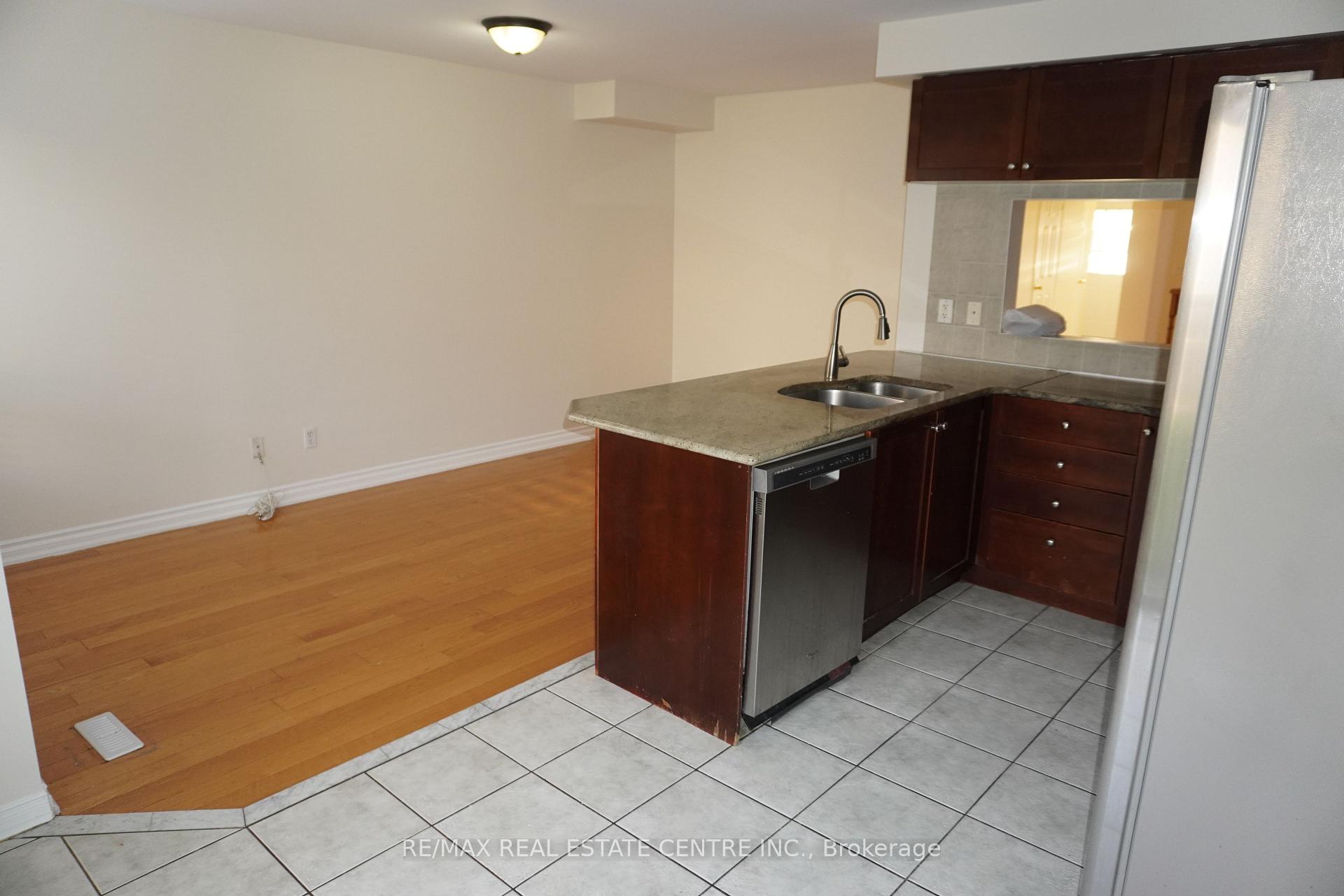 Photo 12 of 858 Bethany Crescent, Mississauga, East Credit — HOMEH
