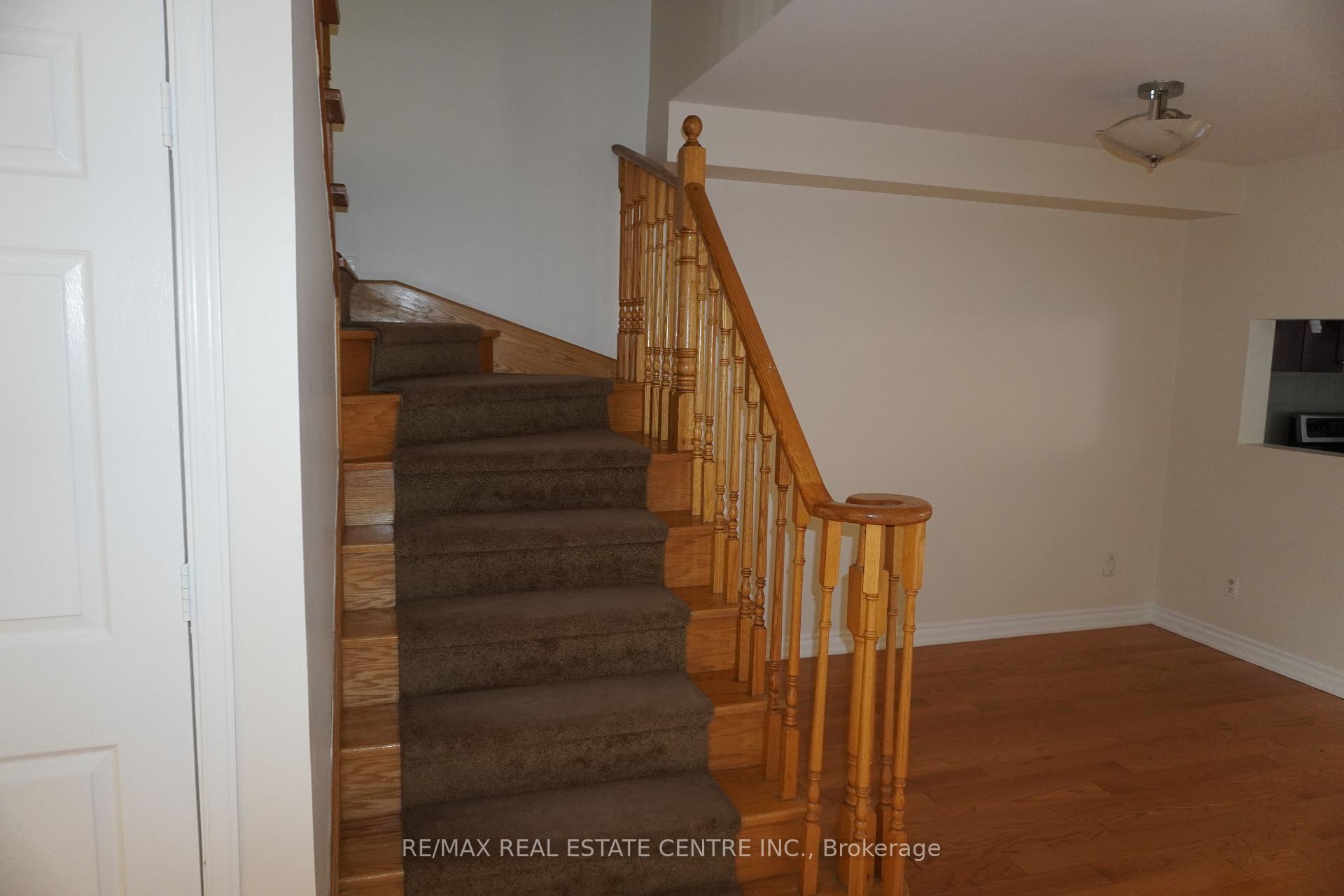 Photo 13 of 858 Bethany Crescent, Mississauga, East Credit — HOMEH
