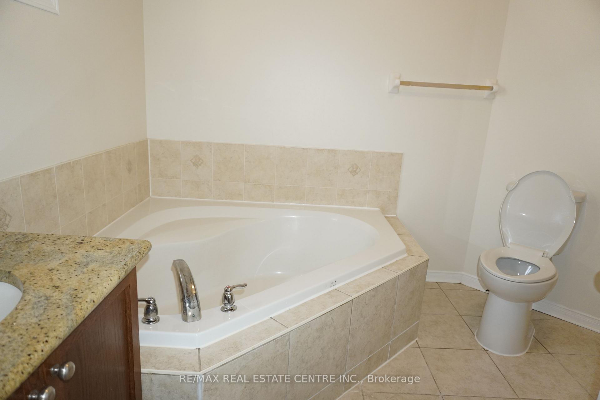 Photo 18 of 858 Bethany Crescent, Mississauga, East Credit — HOMEH