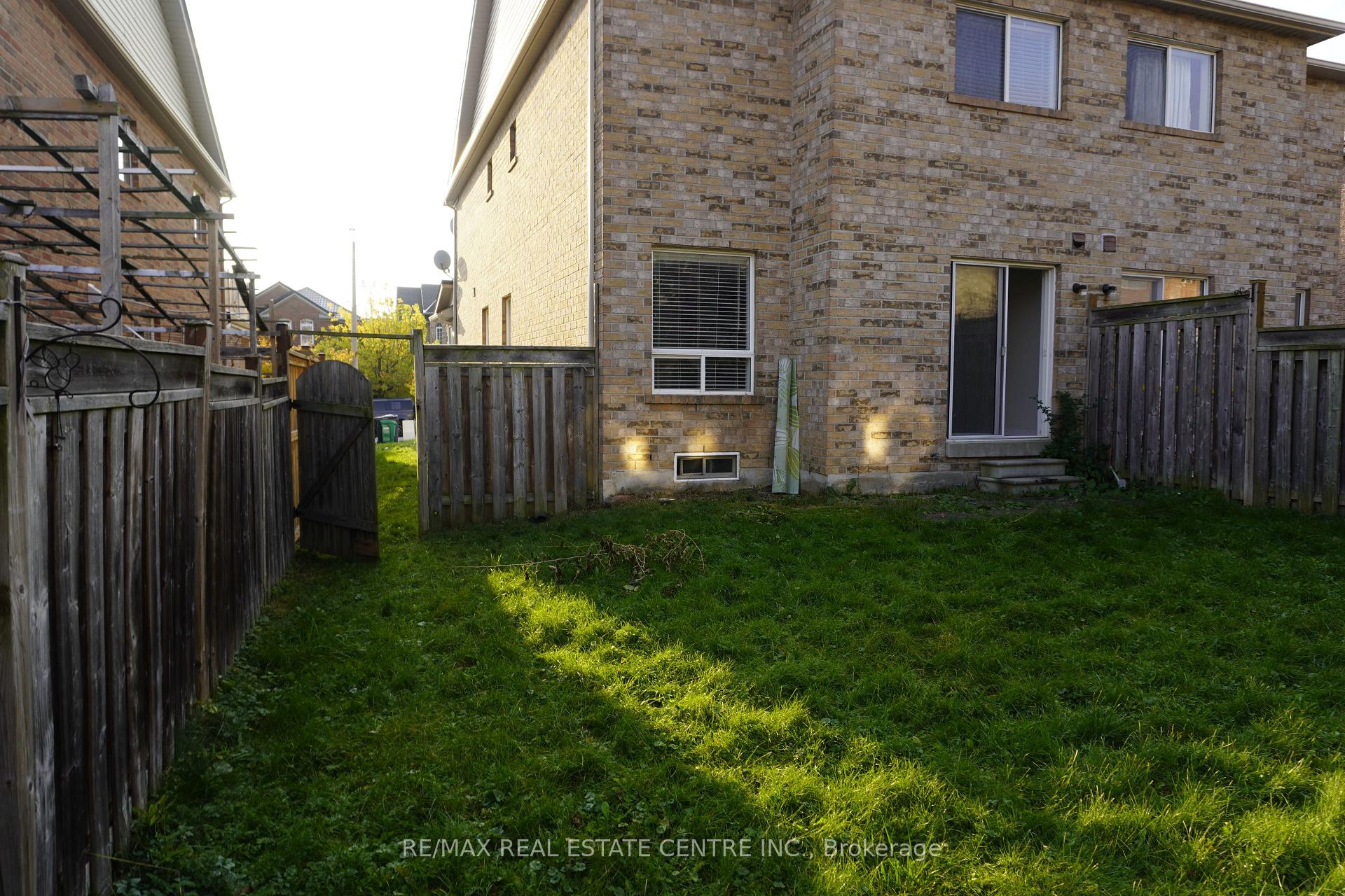 Photo 23 of 858 Bethany Crescent, Mississauga, East Credit — HOMEH
