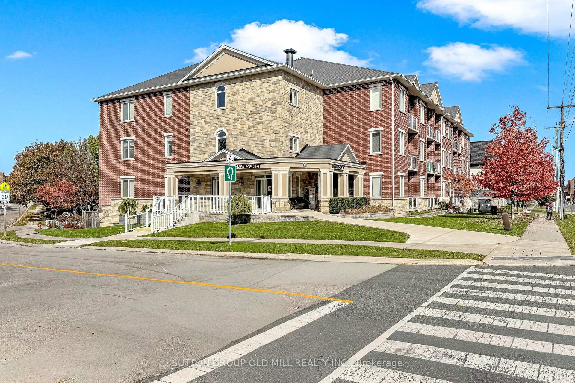 Front of Unit 102, 95 Wilson St Street W
