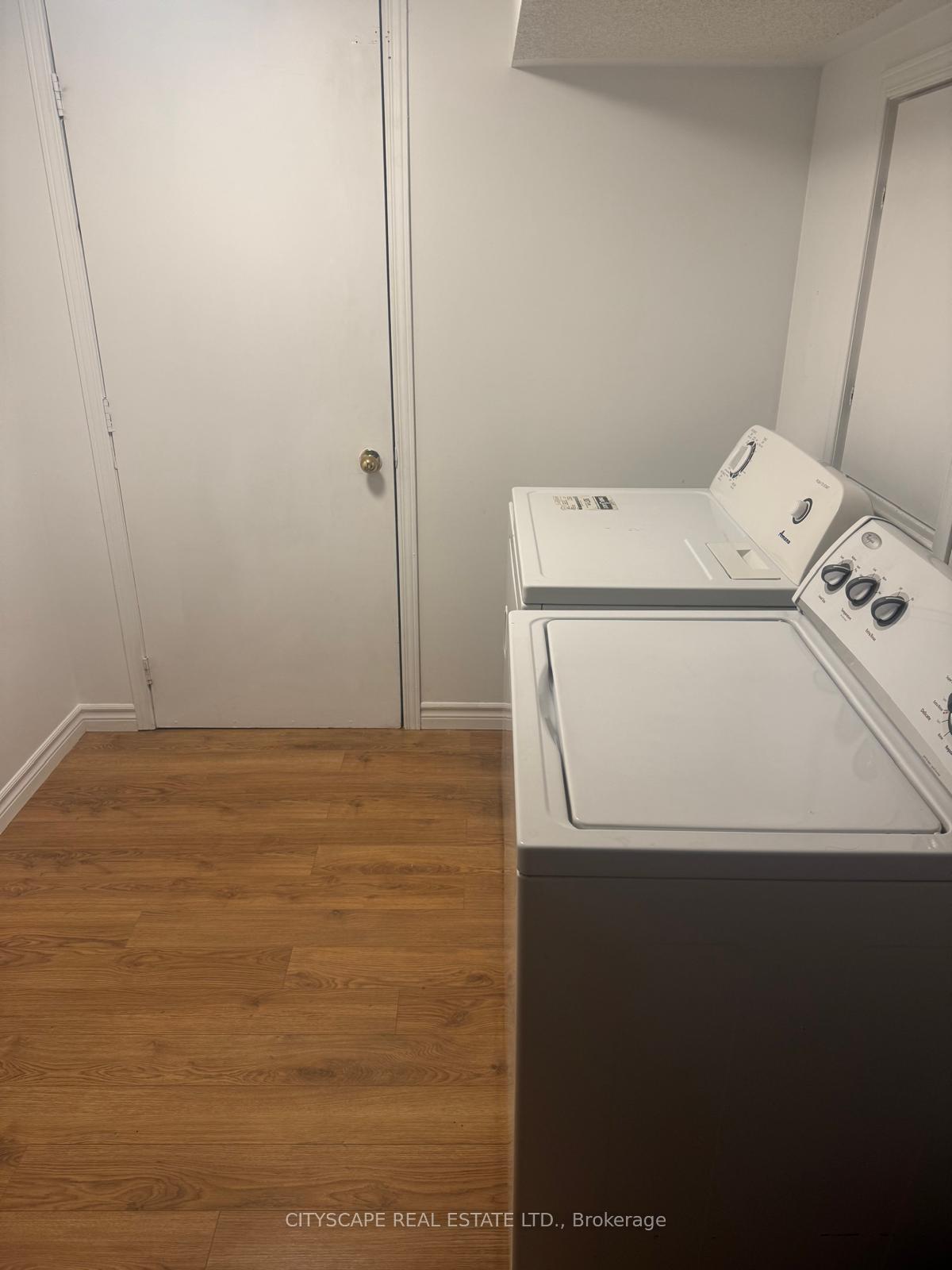 Photo 3 of Unit Bsmt, 6099 Rowers Crescent, Mississauga, East Credit — HOMEH